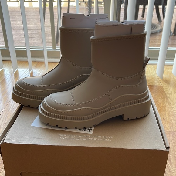 Mango Flat Rubberized Lug Boots - Picture 2 of 12